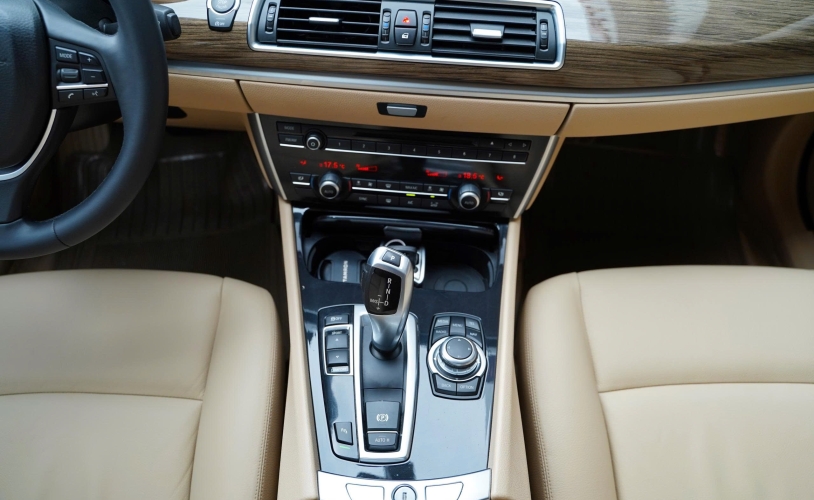 BMW 5 Series 528i GT 2015!