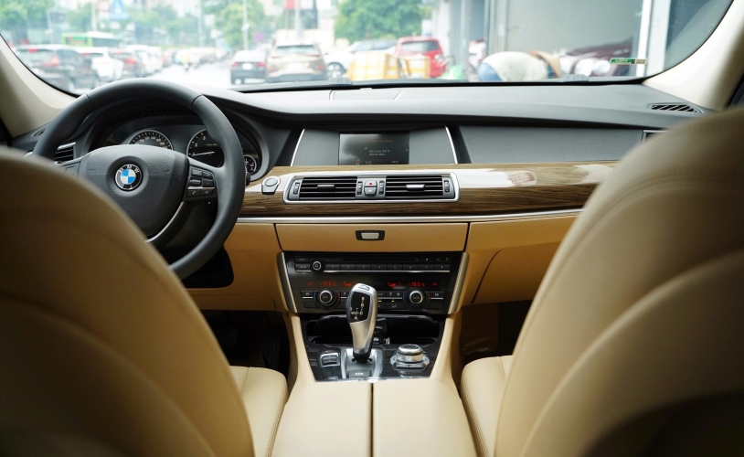 BMW 5 Series 528i GT 2015!